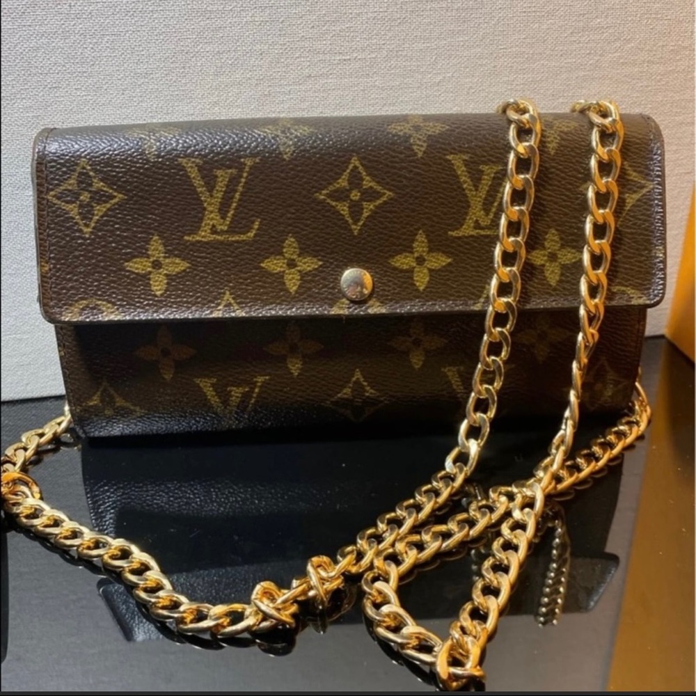 Authentic Louis Vuitton Monogram Sarah Wallet